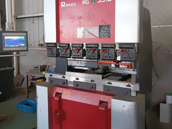 鐳戈斯數(shù)控折彎機(jī)